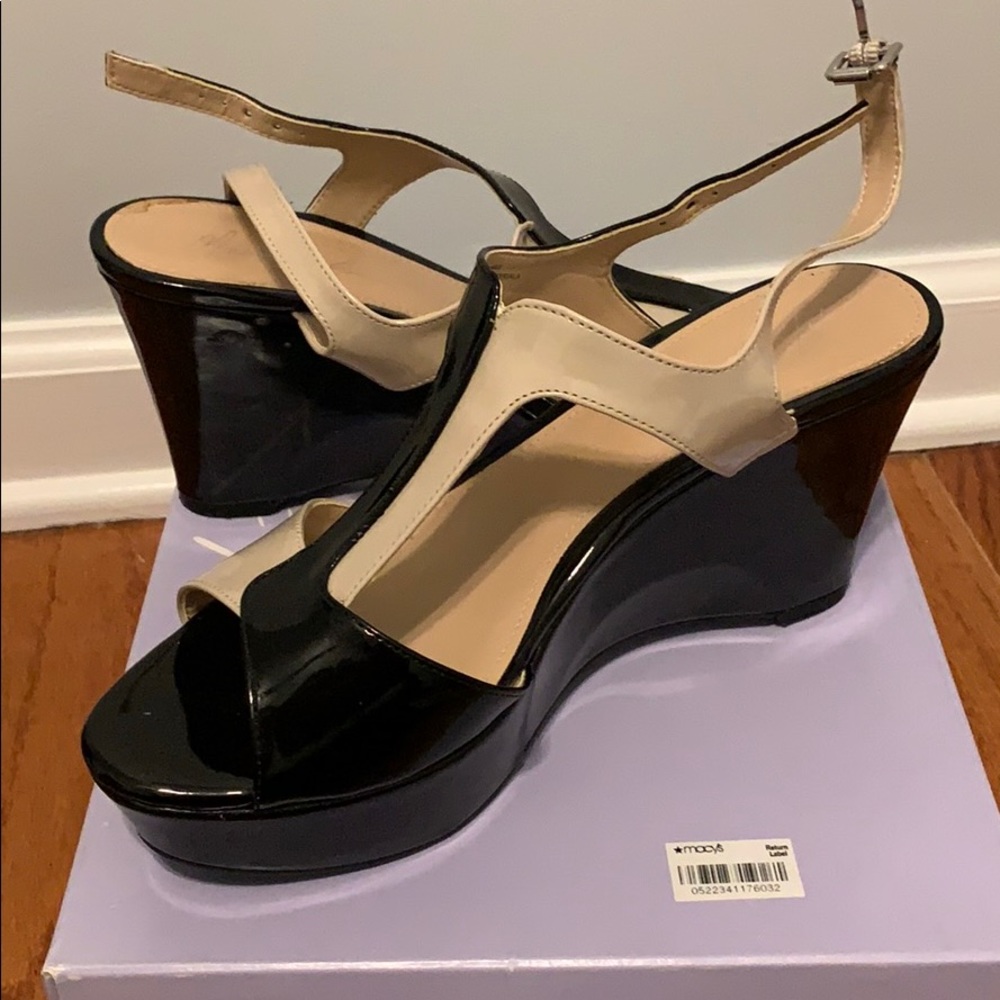 Marc Fischer tan&white wedges
